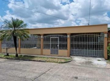 Casa · 300m² · 4 Recámaras · 3 Estacionamientos · Casa en Villa Lucre Altos de La Pulida 4rec 3.5b 3e 330 m²