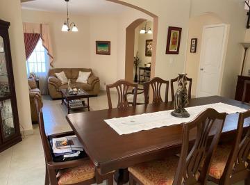 Casa · 275m² · 2 Estacionamientos · Venta de Casa en Costa del Este