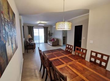Apartamento · 200m² · 3 Recámaras · 2 Estacionamientos · PH Embassy Gardens Apartamento Alquiler Amoblado