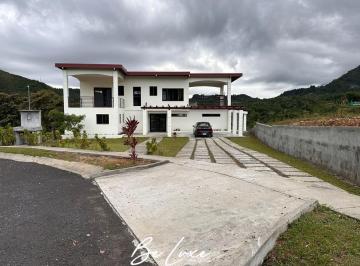 Casa · 200m² · 5 Recámaras · 5 Estacionamientos · Venta de Casa de Montaña con Piscina en Valle de Anton (6)