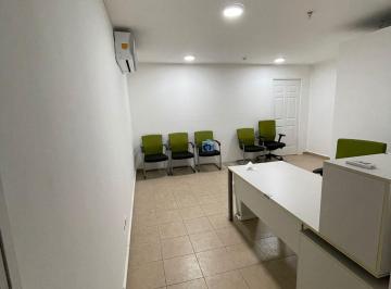 Oficina comercial de 2 habitaciones, Panamá · Oficina en Bella Vista, Terminada y con Divisiones