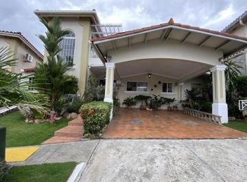 Casa · 348m² · 3 Recámaras · 3 Estacionamientos · Venta de Casa en Brisas del Golf PH Brisas de Pacífico