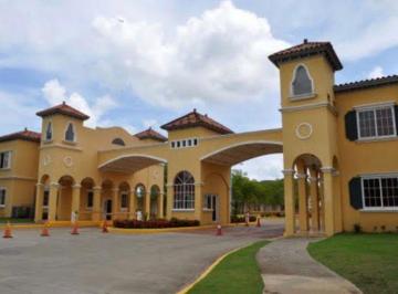 Casa de 3 habitaciones, Panamá · Vendo /alquilo Casa Unifamiliar en Altos de Panama Rainforest Villas