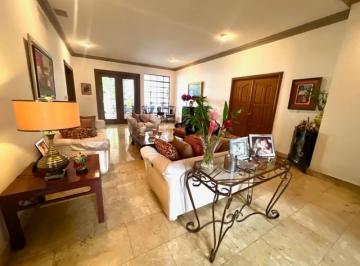 Casa · 1047m² · 6 Recámaras · 4 Estacionamientos · Venta de Casa/san Francisco/calle 64/panamá/ 1048 m²