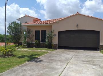 Casa · 393m² · 4 Recámaras · 2 Estacionamientos · PH Hacienda Pacifica - Casa de 3 Recamaras con Piscina y Casa de Huespedes