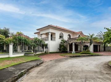 Casa · 591m² · 4 Recámaras · 4 Estacionamientos · Casa en Venta en Costa del Este