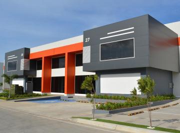 Bodega-Galpón-Depósito · 3183m² · 2 Estacionamientos · Venta, o Alquiler de Bodega En, 24 de Diciembre