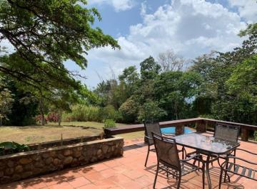 Casa · 400m² · 5 Recámaras · 6 Estacionamientos · Venta de Casa Campestre en Altos de Cerro Azul