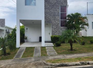 Casa de 3 habitaciones, San Carlos · Vendo Casa de Dos Plantas en San Carlos a 5 Minutos de Coronado