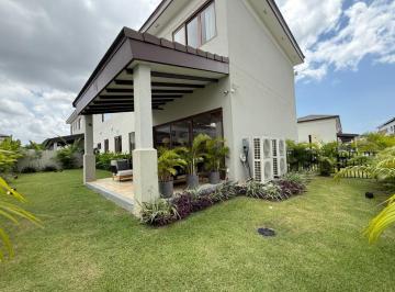 Casa de 3 habitaciones, Panamá · Venta de Casa Dúplex en Santa María, The Woods, 318 m²