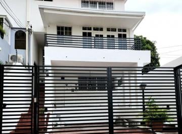 Casa de 5 habitaciones, Panamá · Vendo Casa 3 Niveles con Piscina en Hato Pintado