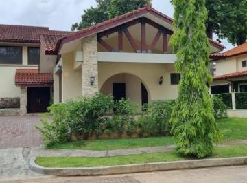 Casa de 4 habitaciones, Panamá · Casa en Clayton, Cerca Ciudad del Saber, Forestal: Senderos de Camino de Cruces