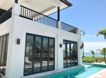 Casa · 750m² · 4 Recámaras · 8 Estacionamientos · Velamar / Buenaventura / Venta