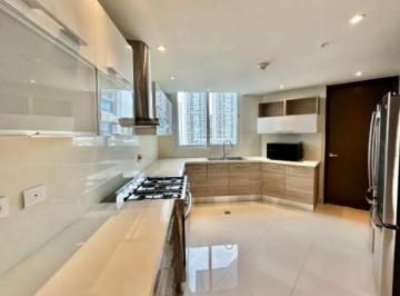 Apartamento · 205m² · 3 Recámaras · 2 Estacionamientos · Costa del Este, Regent 205 m² V/mar 3r L/b a Solo 579k