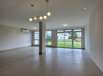 Casa · 408m² · 3 Recámaras · 3 Estacionamientos · Alquiler Casa en Santa María, The Grove