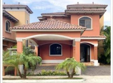 Casa · 352m² · 4 Recámaras · 4 Estacionamientos · El Doral Costa Sur Casa Venta