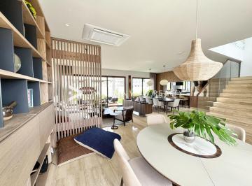 Casa · 318m² · 3 Recámaras · 3 Estacionamientos · The Woods New / Santa Maria / Venta