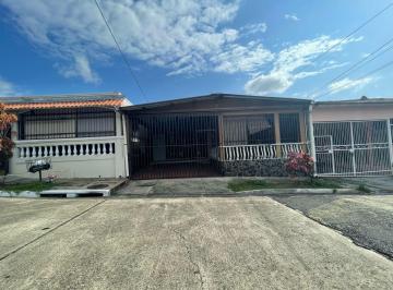 Casa · 128m² · 3 Recámaras · 2 Estacionamientos · Venta de Casa/villa Lucre
