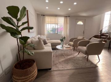 Casa · 240m² · 5 Recámaras · 2 Estacionamientos · Casa Dorado Springs con Inquilino Expat - Renta Hasta Mayo 2027