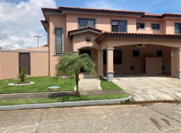 Casa de 3 habitaciones, Panamá · Venta de Casa en Versalles
