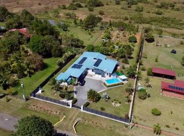 Casa de 4 habitaciones, Aguadulce · Casa Full Solar, con Piscina y Terreno
