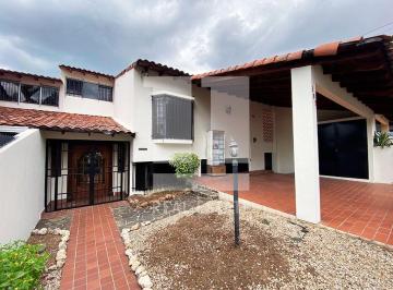 Casa · 376m² · 4 Recámaras · 2 Estacionamientos · Se Vende Casa en Dos Mares
