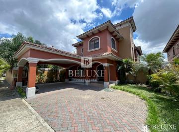 Casa · 350m² · 4 Recámaras · 3 Estacionamientos · Venta de Casa en PH El Doral Costa Sur (3)