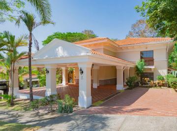 Casa · 516m² · 4 Recámaras · 6 Estacionamientos · Casa en Venta en Clayton, Panama, PH Camino de Cruces - Aah