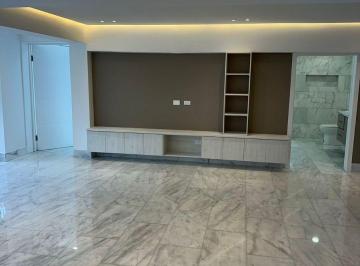 Casa de 4 habitaciones, Panamá · Venta de Casa en Altos del Golf