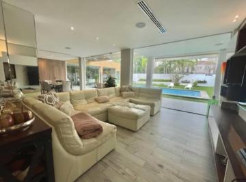 Casa · 715m² · 5 Recámaras · 5 Estacionamientos · Costa del Este | La Antigua | Venta