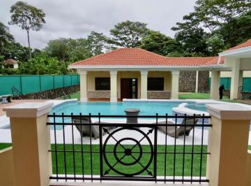 Casa · 579m² · 4 Recámaras · 4 Estacionamientos · Venta de Casa en PH Camino de Cruces