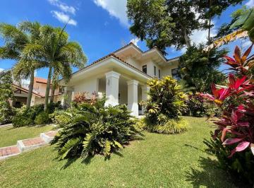 Casa · 360m² · 3 Recámaras · 2 Estacionamientos · Venta/alquiler de Casa en Clayton - Los Senderos de Camino de Cruces