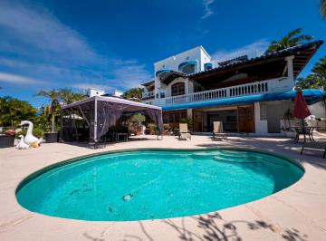 Casa · 472m² · 4 Recámaras · 3 Estacionamientos · Se Vende Villa Frente Al Mar en Playa Blanca, Río Hato