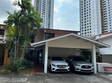 Casa · 316m² · 3 Recámaras · 2 Estacionamientos · Venta de Casa en Loma Alegre San Francisco (Cerca Coco del Mar)