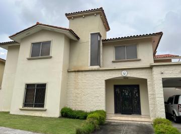 Casa de 6 habitaciones, Panamá · Vendo Casa en Paseo Dorado