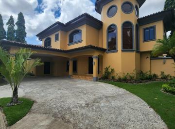 Casa · 520m² · 4 Recámaras · 4 Estacionamientos · Venta Casa en Costa del Este, La Antigua