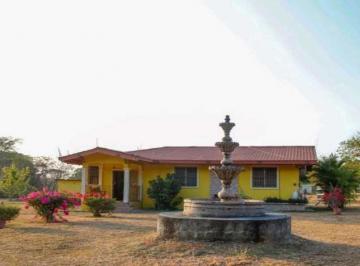 Casa · 266m² · 3 Recámaras · 10 Estacionamientos · Se Vende Villa Campestre con Piscina en Rio Grande