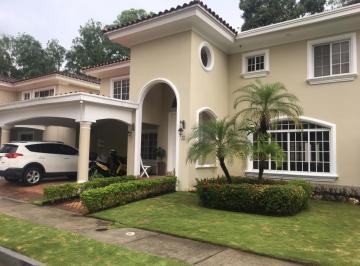 Casa · 452m² · 4 Recámaras · 2 Estacionamientos · Casa con Piscina Privada en Costa del Este