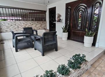 Casa de 4 habitaciones, Panamá · Casa de 210 m² con 4 Recámaras en Venta y Alquiler en San Antonio