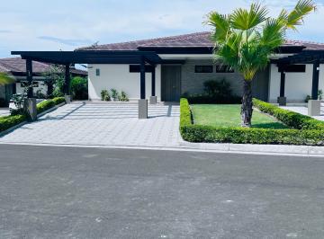 Apartamento de 4 habitaciones, San Carlos · Venta de Casa de Playa Ultima Unidad Para Entrega Inmediata
