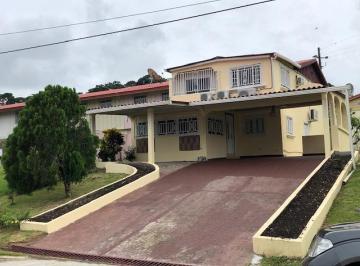 Casa · 320m² · 3 Recámaras · 4 Estacionamientos · Venta de Amplia Casa y Lote Adicional en Howard