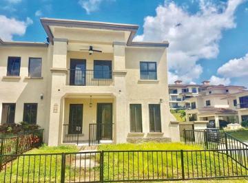 Casa · 270m² · 3 Recámaras · 2 Estacionamientos · Alquiler de Town House en Esquina Clayton, Embassy Club