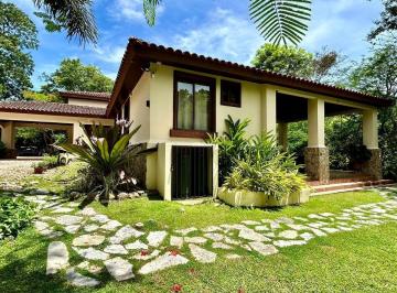 Casa de 3 habitaciones, Penonomé · Rsw. Se Vende Increible Casa Amoblada Al Lado de Río, 4000 m Terreno