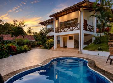 Casa · 600m² · 5 Recámaras · 8 Estacionamientos · Casa Altos del Maria con Piscina 5 Recamaras