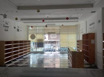 Local comercial · 106m² · 3 Estacionamientos · San Francisco, Local en Pb