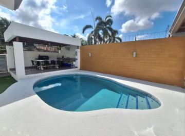 Casa de 4 habitaciones, Panamá · Unifamiliar en Altos de Panama con Piscina