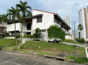 Casa · 477m² · 4 Recámaras · 6 Estacionamientos · Venta de Casa en Loma Alegre Altos del Golf