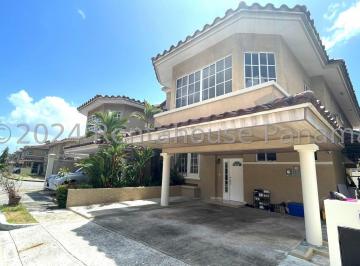 Casa de 3 habitaciones, Panamá · Vendo Casa con 239 m² de Terreno en PH Dorado Lakes, Condado del Rey 24 - 7533gg