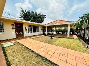 Casa · 346m² · 4 Recámaras · 4 Estacionamientos · Venta de Casa en Albrook