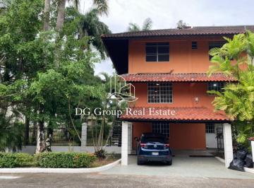 Casa · 400m² · 4 Recámaras · 2 Estacionamientos · Venta de Casa en Clayton